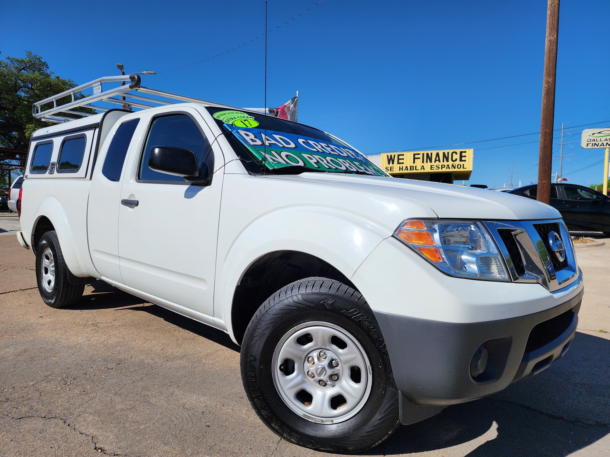 2017 WHITE Nissan Frontier S (1N6BD0CTXHN) with an 2.5L L4 DOHC 16V engine, AUTO transmission, located at 2660 S.Garland Avenue, Garland, TX, 75041, (469) 298-3118, 32.885387, -96.656776 - Welcome to DallasAutos4Less, one of the Premier BUY HERE PAY HERE Dealers in the North Dallas Area. We specialize in financing to people with NO CREDIT or BAD CREDIT. We need proof of income, proof of residence, and a ID. Come buy your new car from us today!! This is a Very clean 2017 NISSAN FRON - Photo #0